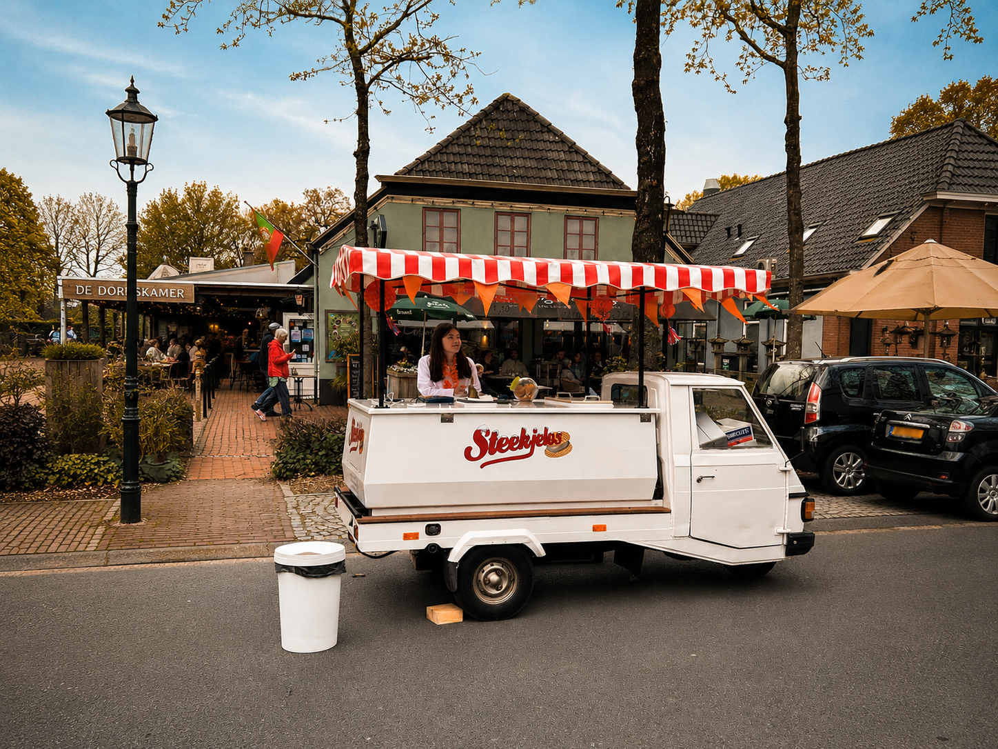 Steekijs ijskar met parasol op een feest of evenement in Nederland